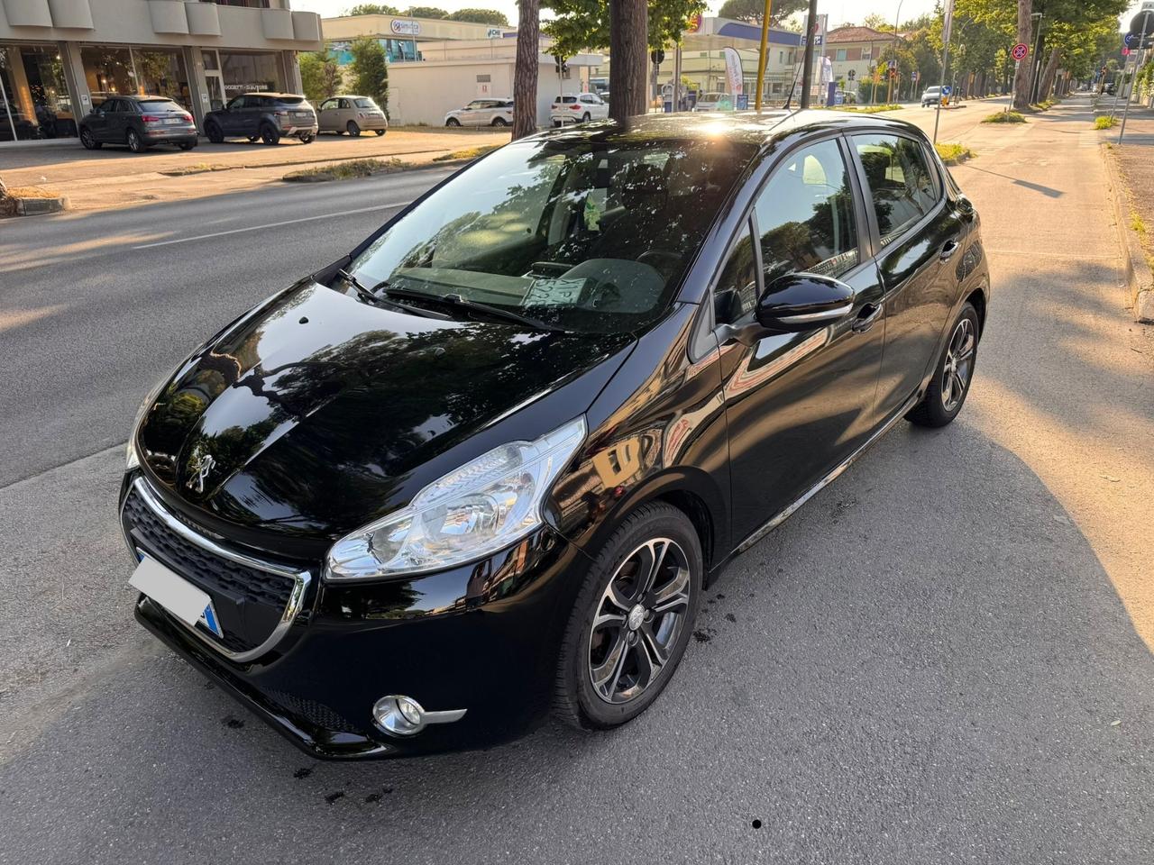 Peugeot 208 1.4 HDi 68 CV neopaten garanzia 12 mesi