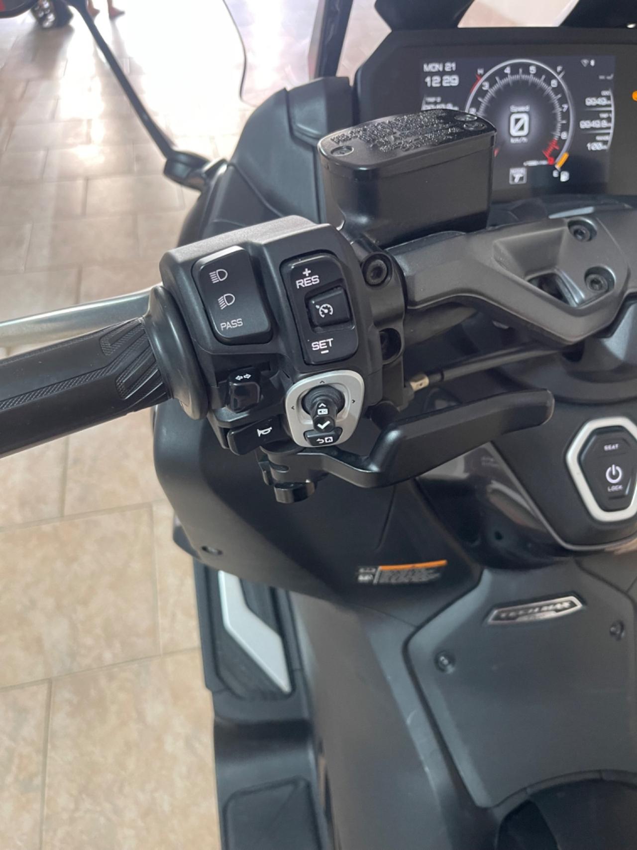 Yamaha TMAX 560 TECH-MAX