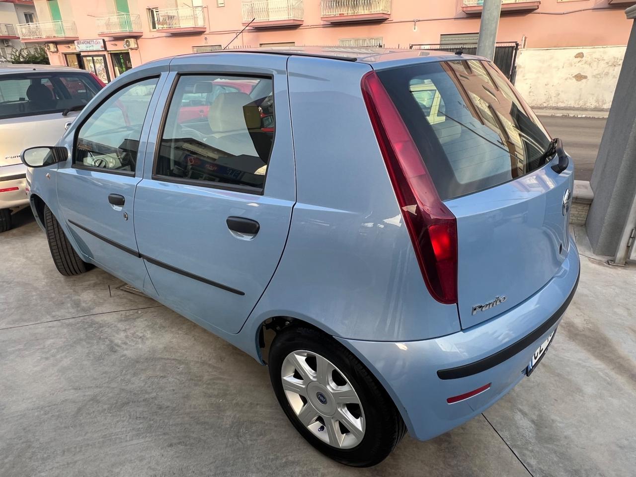 Fiat Punto 1.3 Multijet SOLO 22000 KM!!!!!!