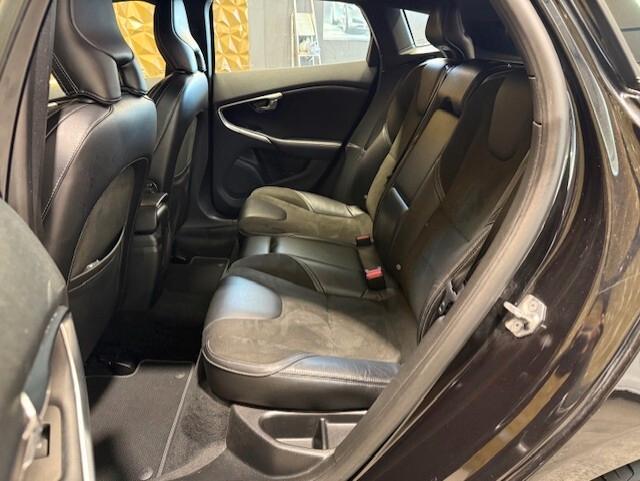 Volvo V40 D2 R-design