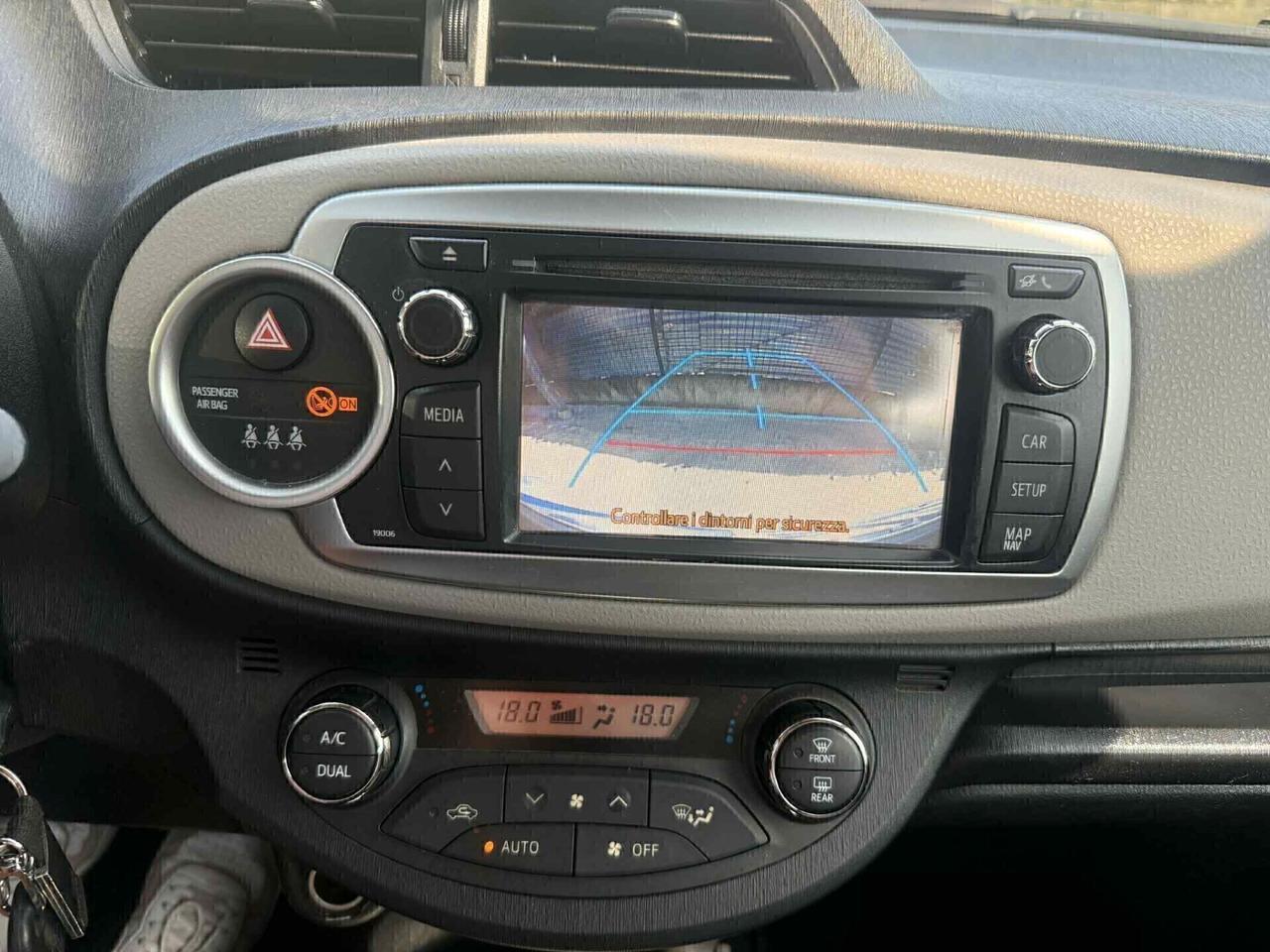 Toyota Yaris 1.0 BENZINA ''navig, retr,'' 2012 neop ok