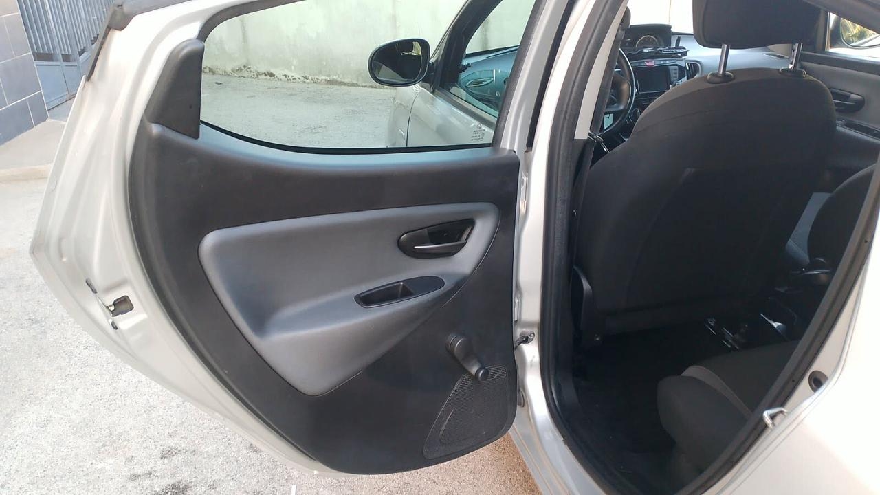 Lancia Ypsilon 1.2 69 CV 5 porte GPL Ecochic Gold