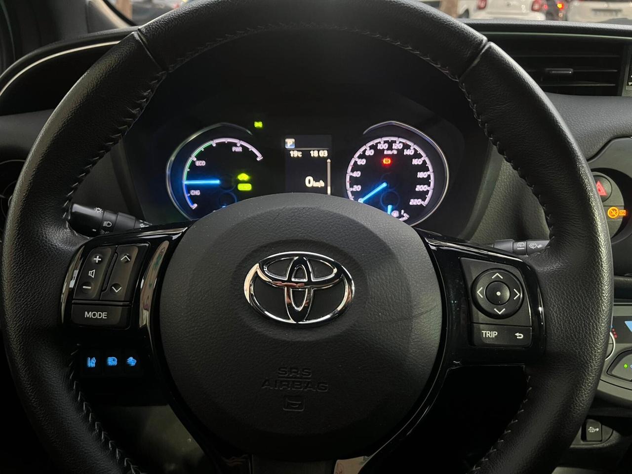 Toyota Yaris 1.5 Hybrid Style / Y20 BITONE