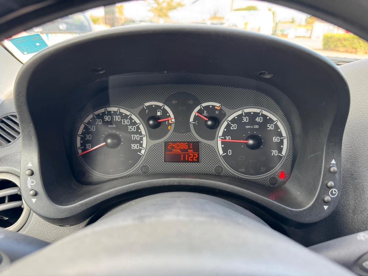 Fiat Panda 1.2 BENZINA NEOPATENTATI 2011