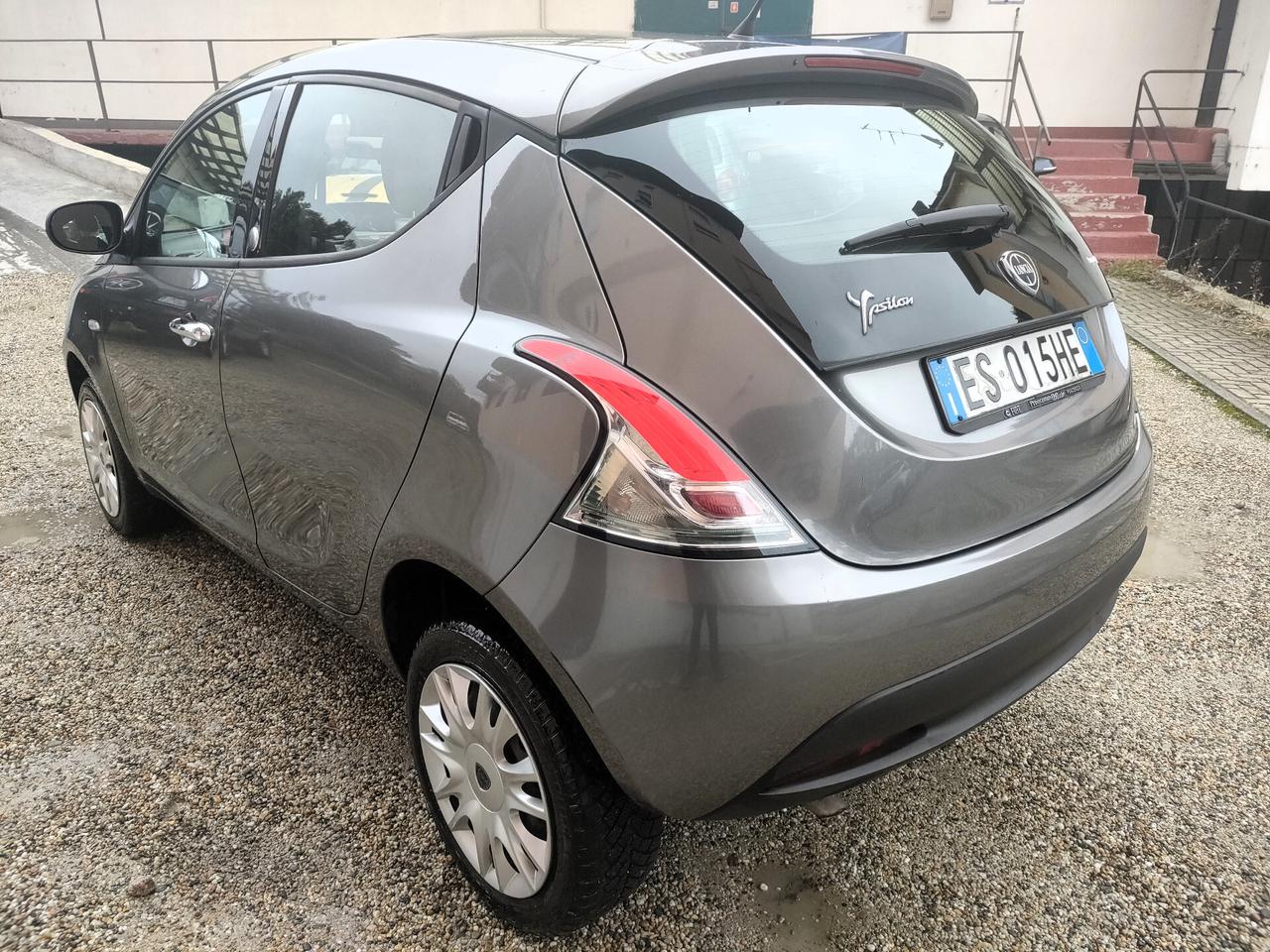 Lancia Ypsilon 0.9 TwinAir 85CV Ecochic Gold