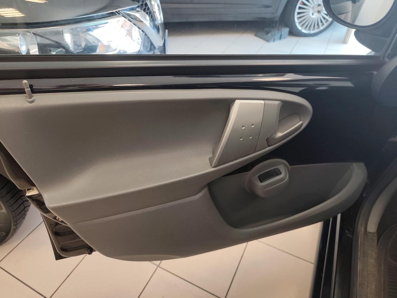 Toyota Aygo 1.0 12V VVT-i 5 porte Now Connect