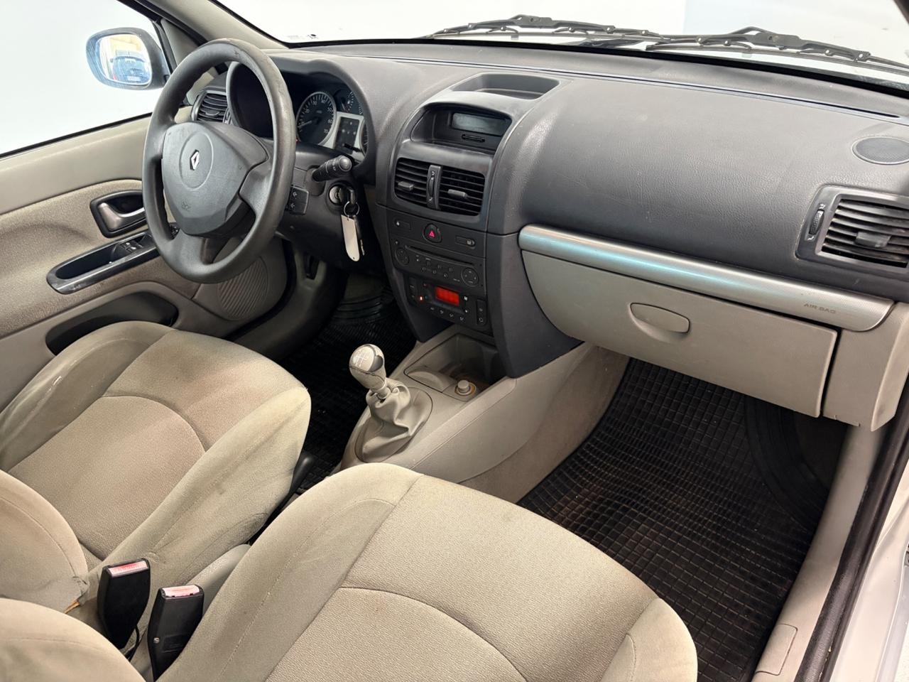 Renault Clio 1.2 16V cat 5 porte Privilège km 109.000 Nuova !