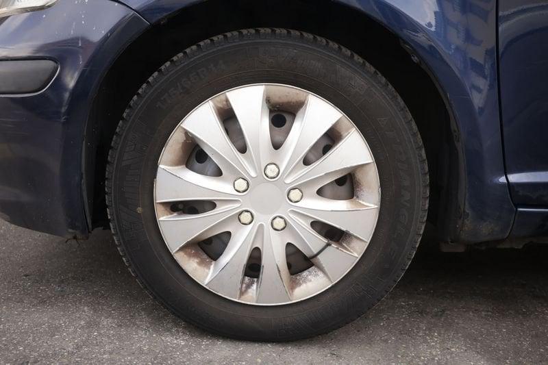 Toyota Yaris TOYOTA Yaris 1.0 16V CAT 5P SOL BLUE 48KW ANNO 2003