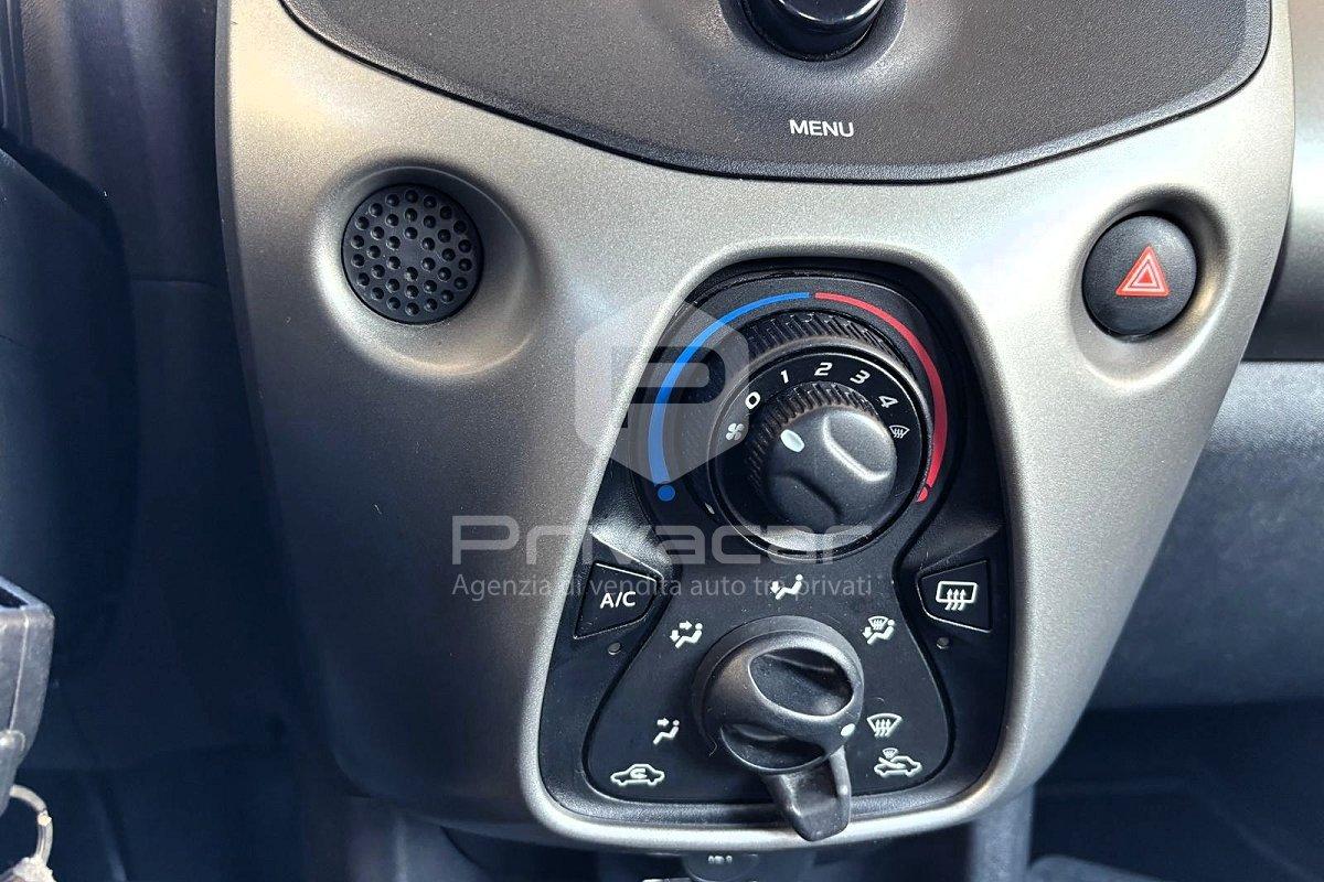 TOYOTA Aygo 1.0 VVT-i 69 CV 5 porte x-wave