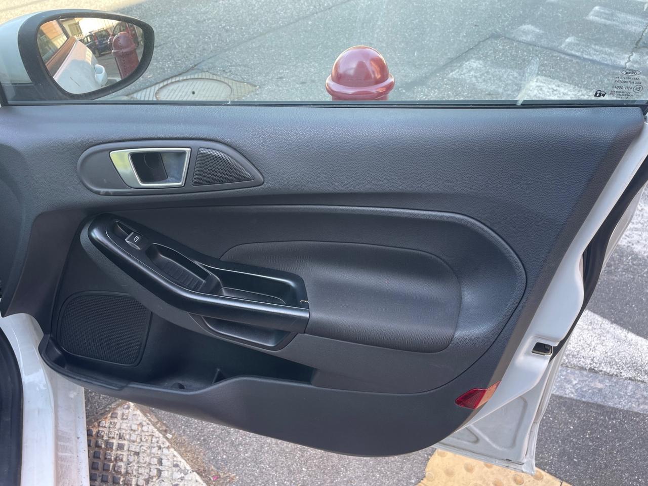 Ford Fiesta 1.4 5 porte Bz.- GPL/GARANZIA 12 MESI