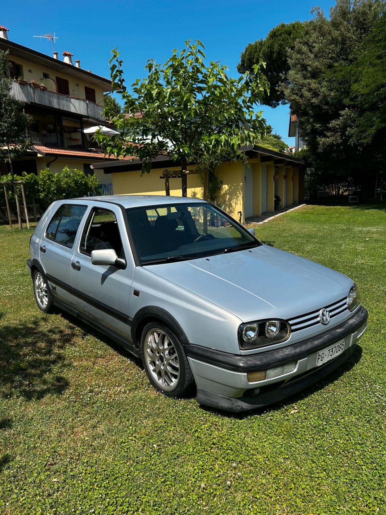 Volkswagen Golf 2.8 VR6 cat 5 porte