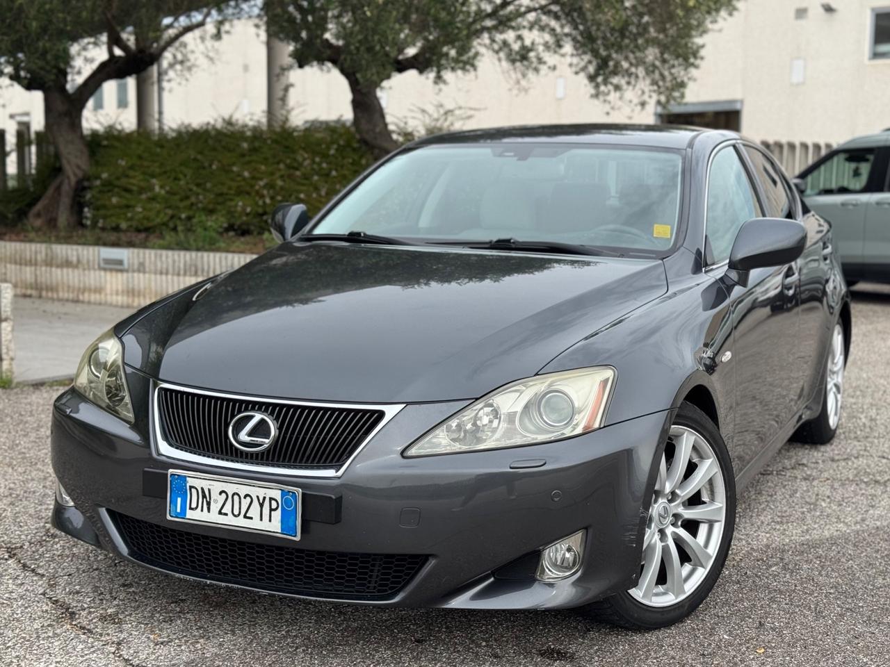 Lexus IS 220d 2.2 16V Luxury