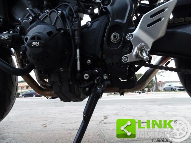 YAMAHA MT-09 -