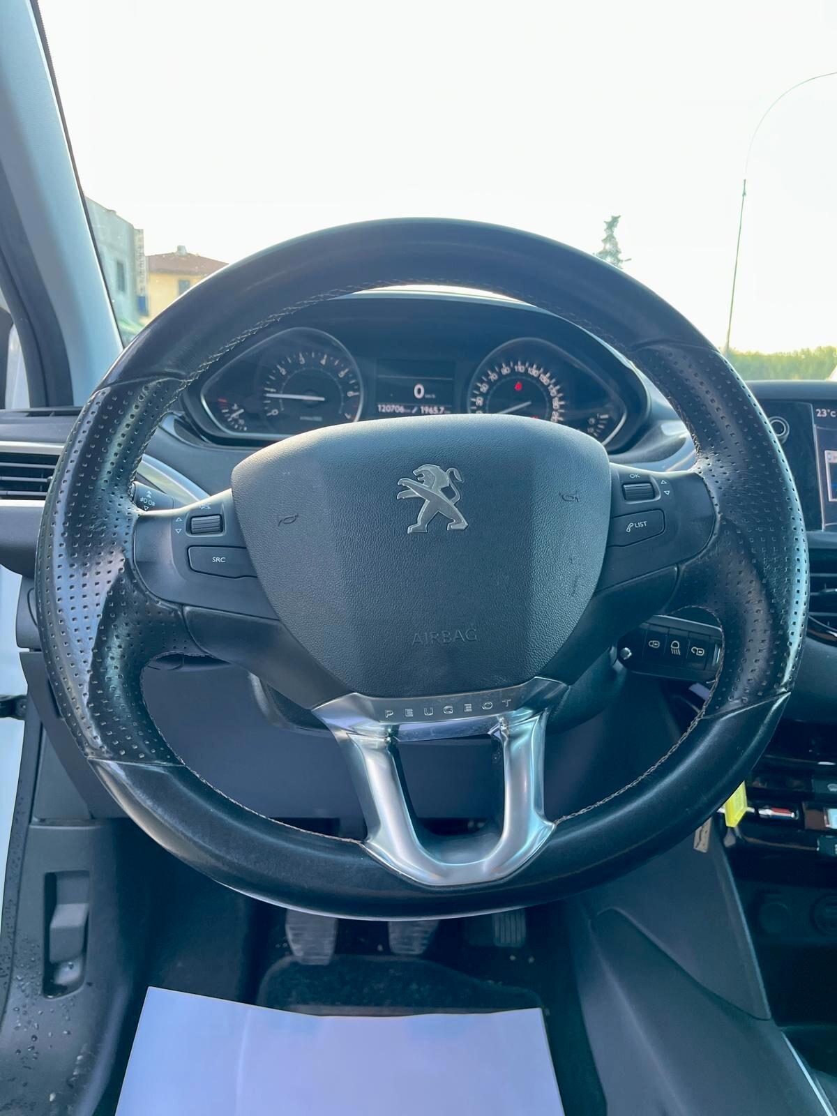 Peugeot 208 PureTech 82 5p. GPL Allure