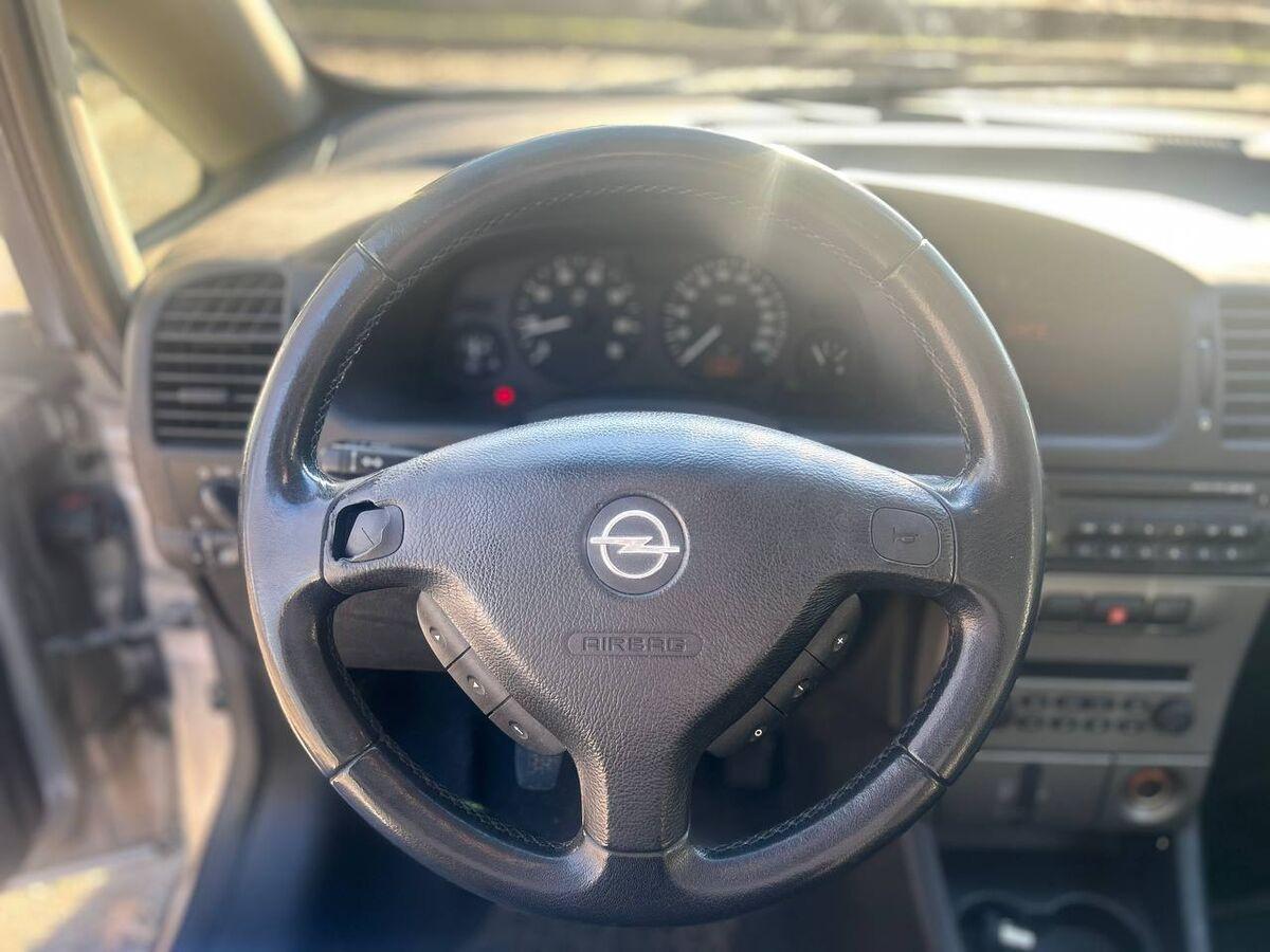 Opel Zafira Zafira 1.8 16v Sport Design 7 POSTI!