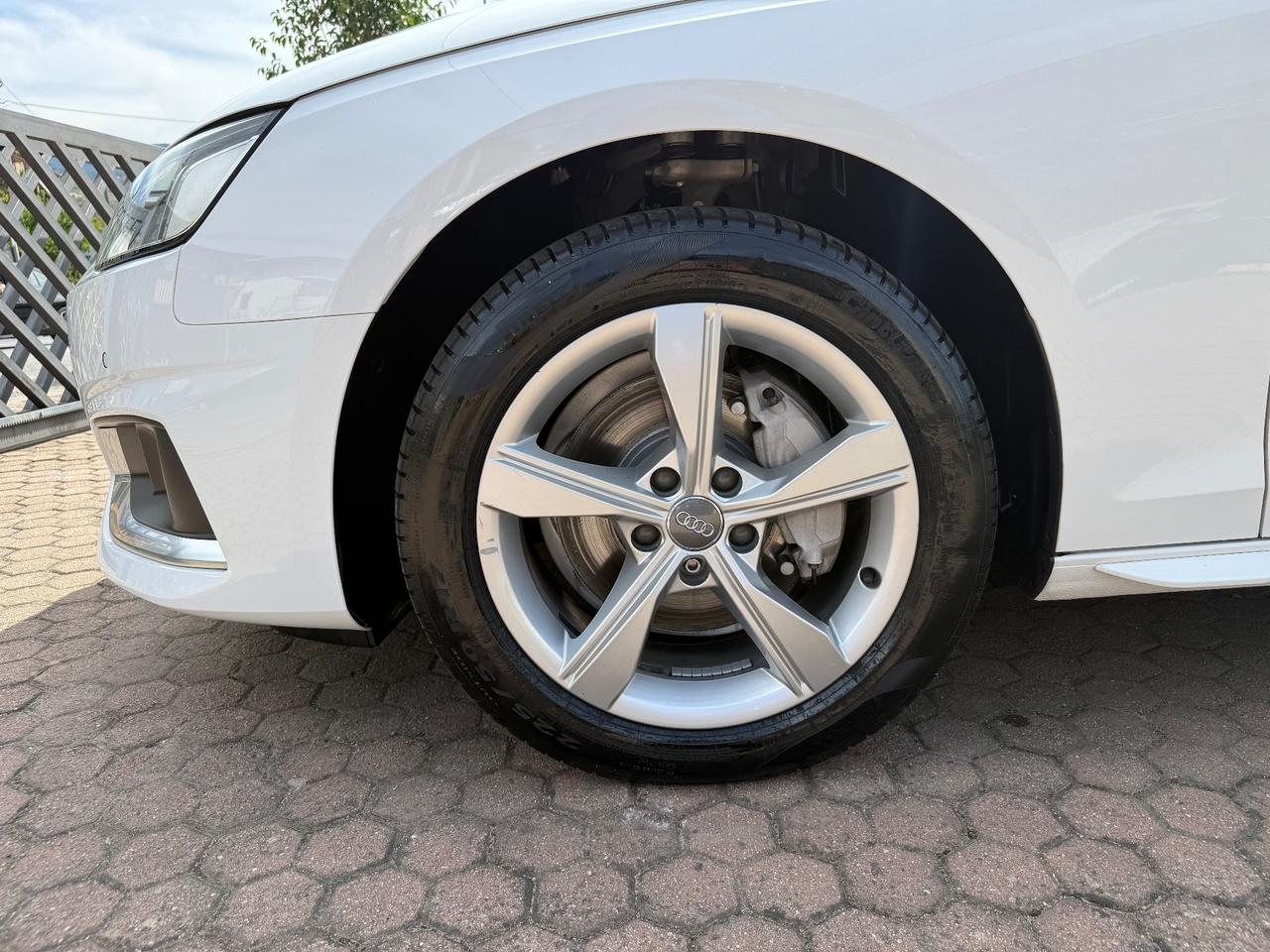 Audi A4 Avant 40 TDI quattro S tronic Business Advanced