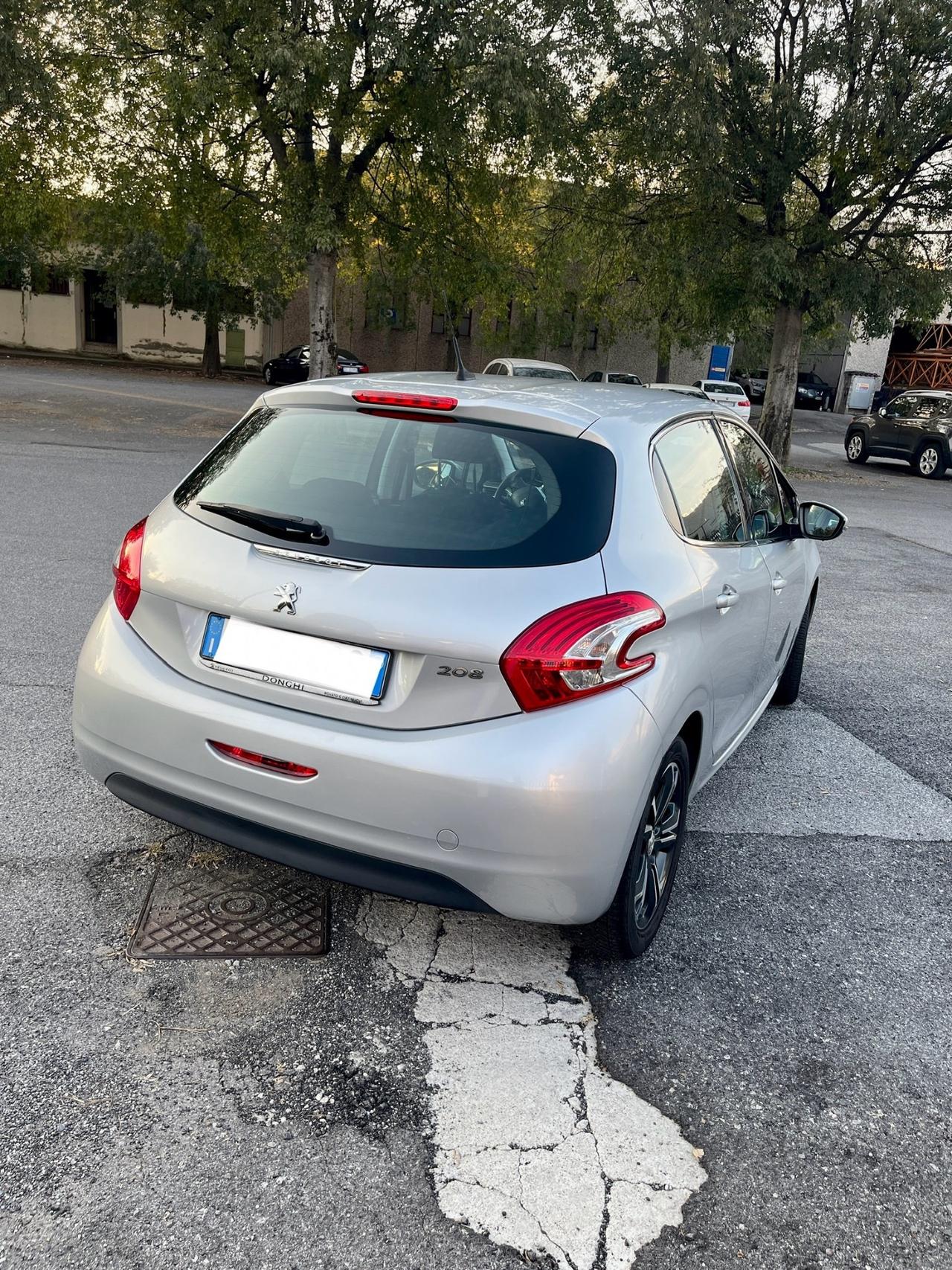 Peugeot 208 1.4 HDi 68 CV 5 porte Allure per Neopatentati 204