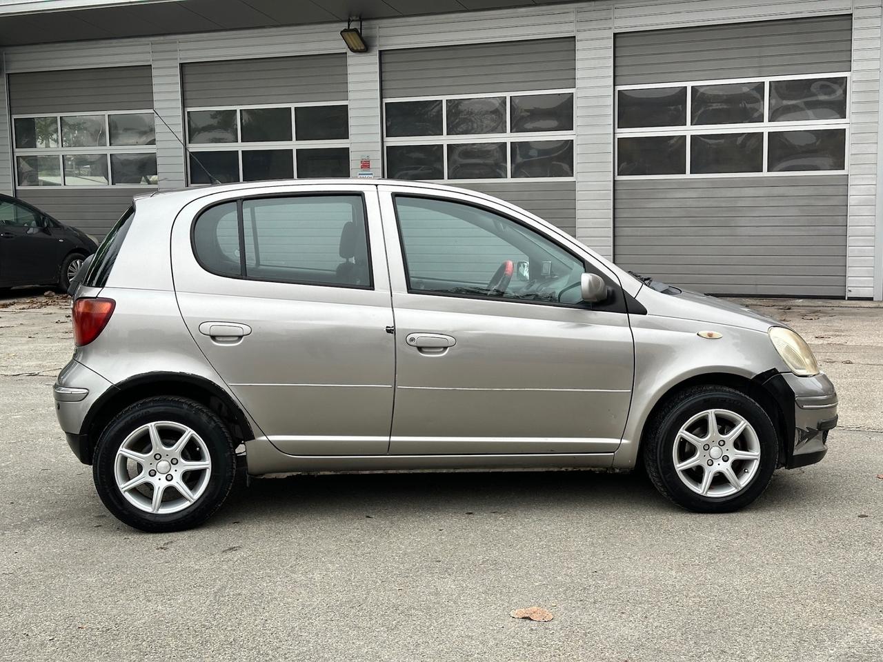 Toyota Yaris 1.0i 16V cat 5 porte Sol X Neopatentati