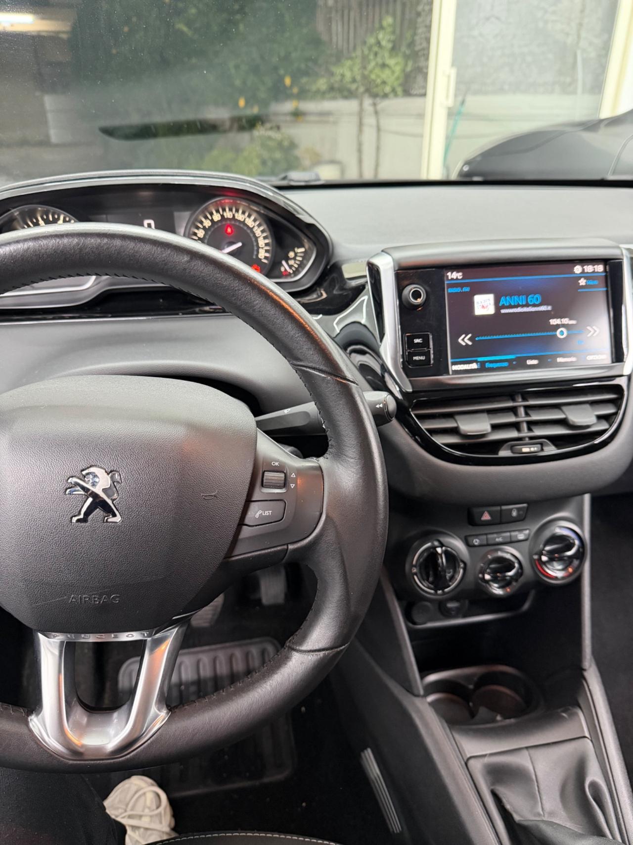 Peugeot 208 PureTech 82 5p. GPL Allure