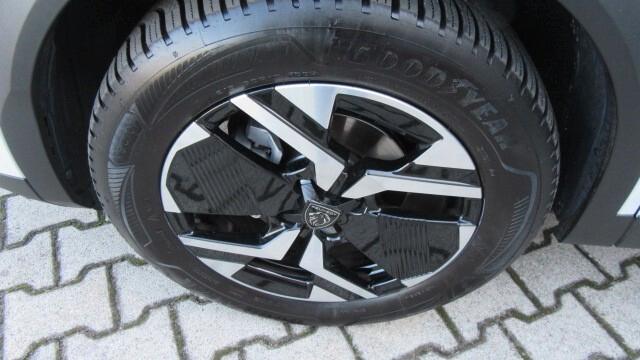 Peugeot 2008 PureTech 130 S&S EAT8 GT