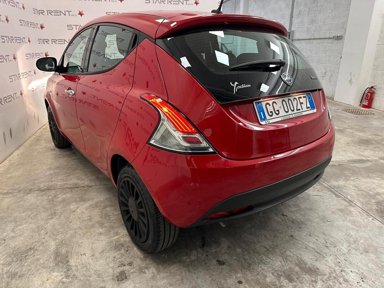 Lancia Ypsilon 1.0 FireFly 5 porte S&S Hybrid Ecochic Silver