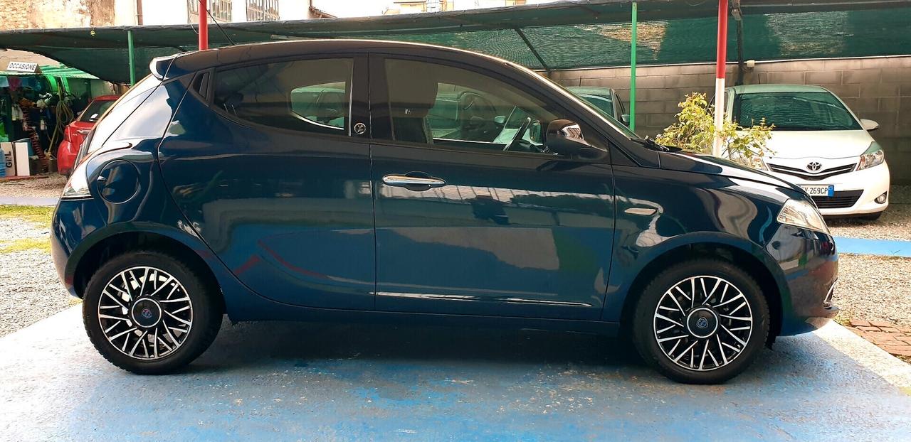 LANCIA YPSILON 1.2 BENZ/G.P.L BOMBOLA. VALIDA 2035
