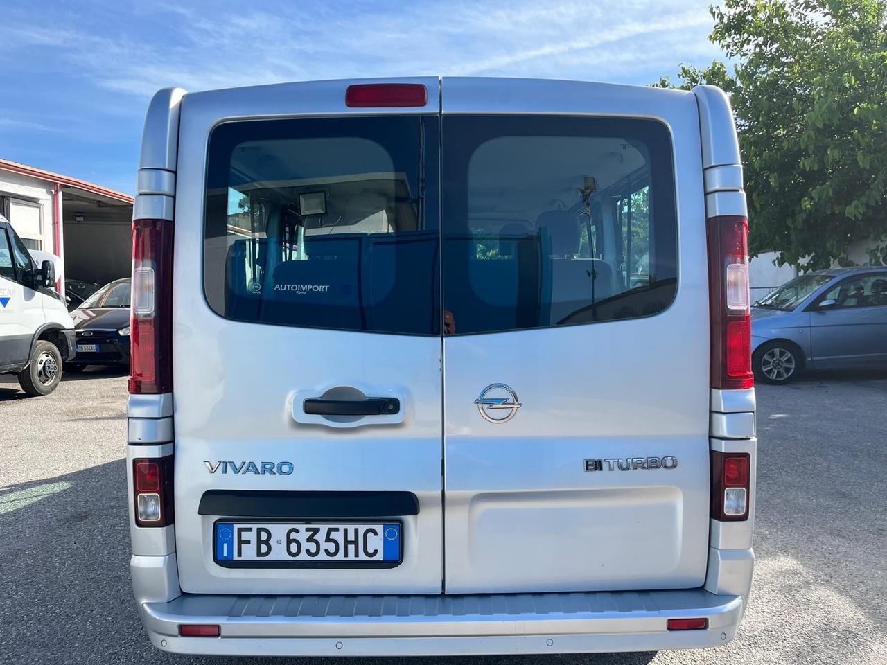 Opel vivaro combi/9 posti-1.6 bit.d-2015
