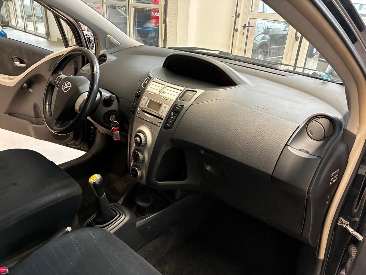 Toyota Yaris 1.3 BENZINA 5PORTE