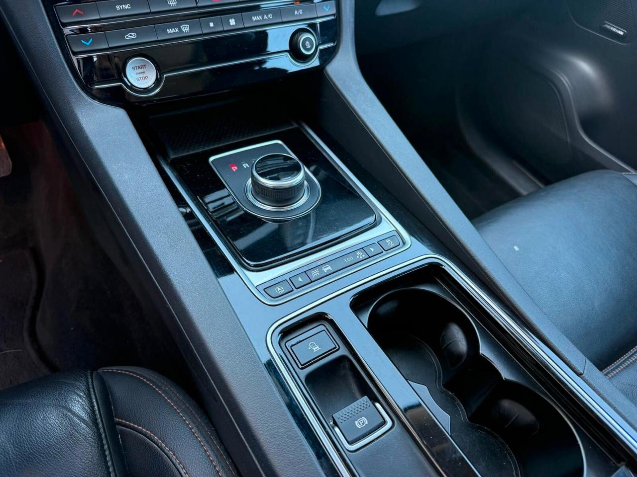 Jaguar F-Pace 2.0D AWD MOTORE REVISIONATO 2018