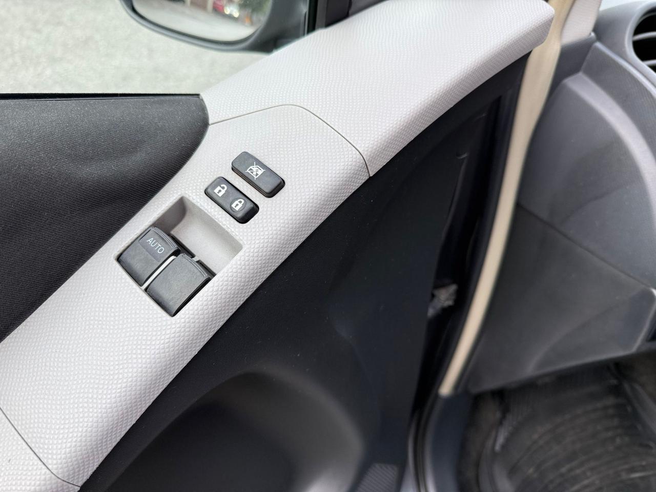 Toyota Yaris 1.0 5 porte Now