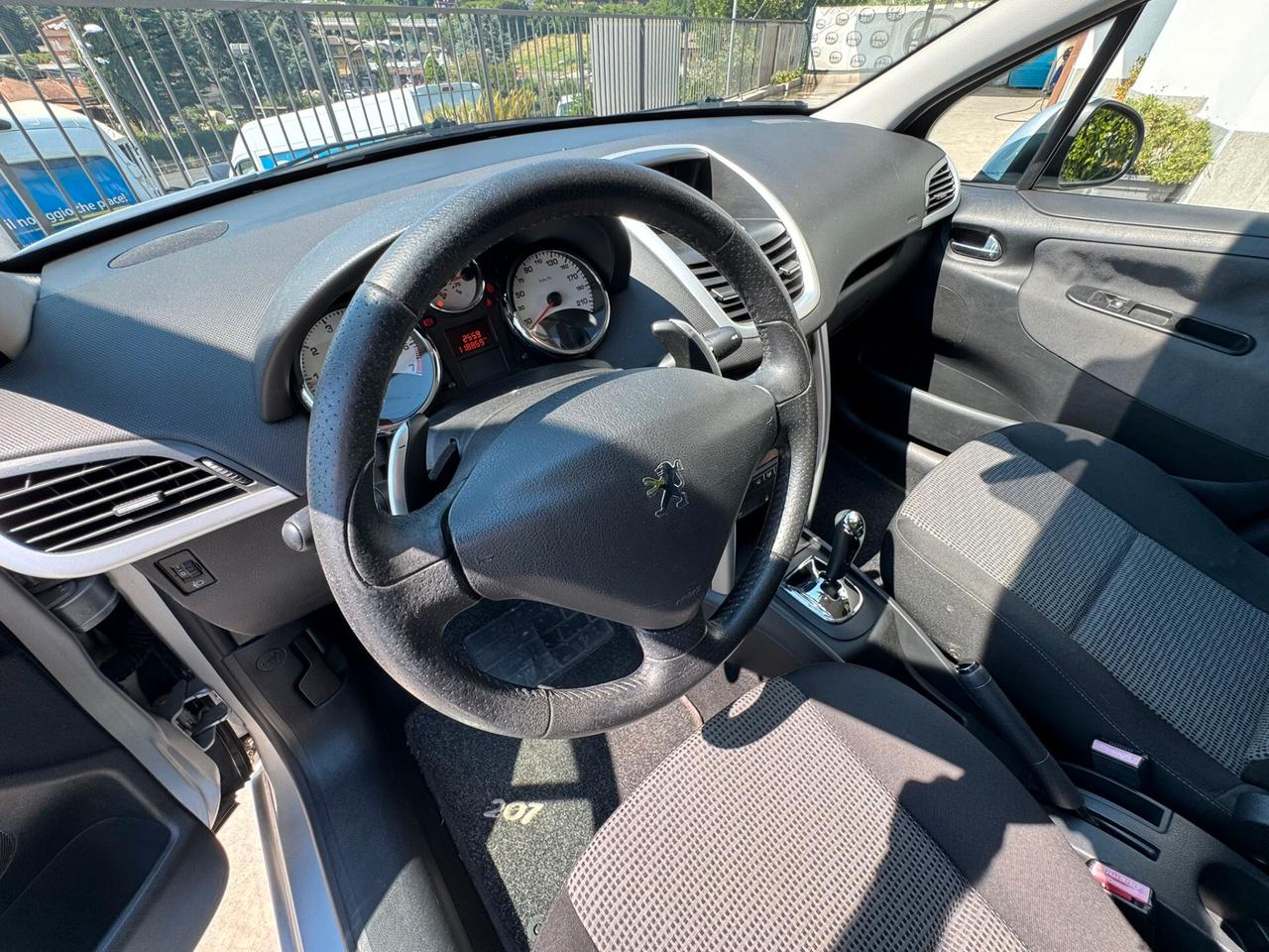 Peugeot 207 1.4 88CV 5p. 2 Tronic XS cambio automatico