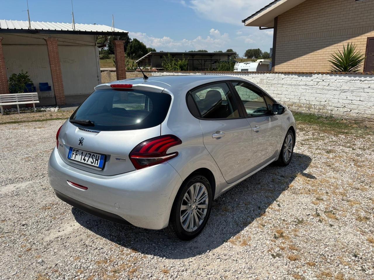 Peugeot 208 PureTech 82 5 porte Allure