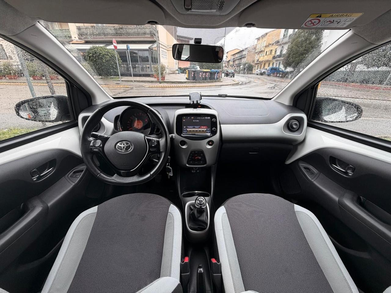 Toyota Aygo 1.0 VVT-i 69 CV 5 porte x-black