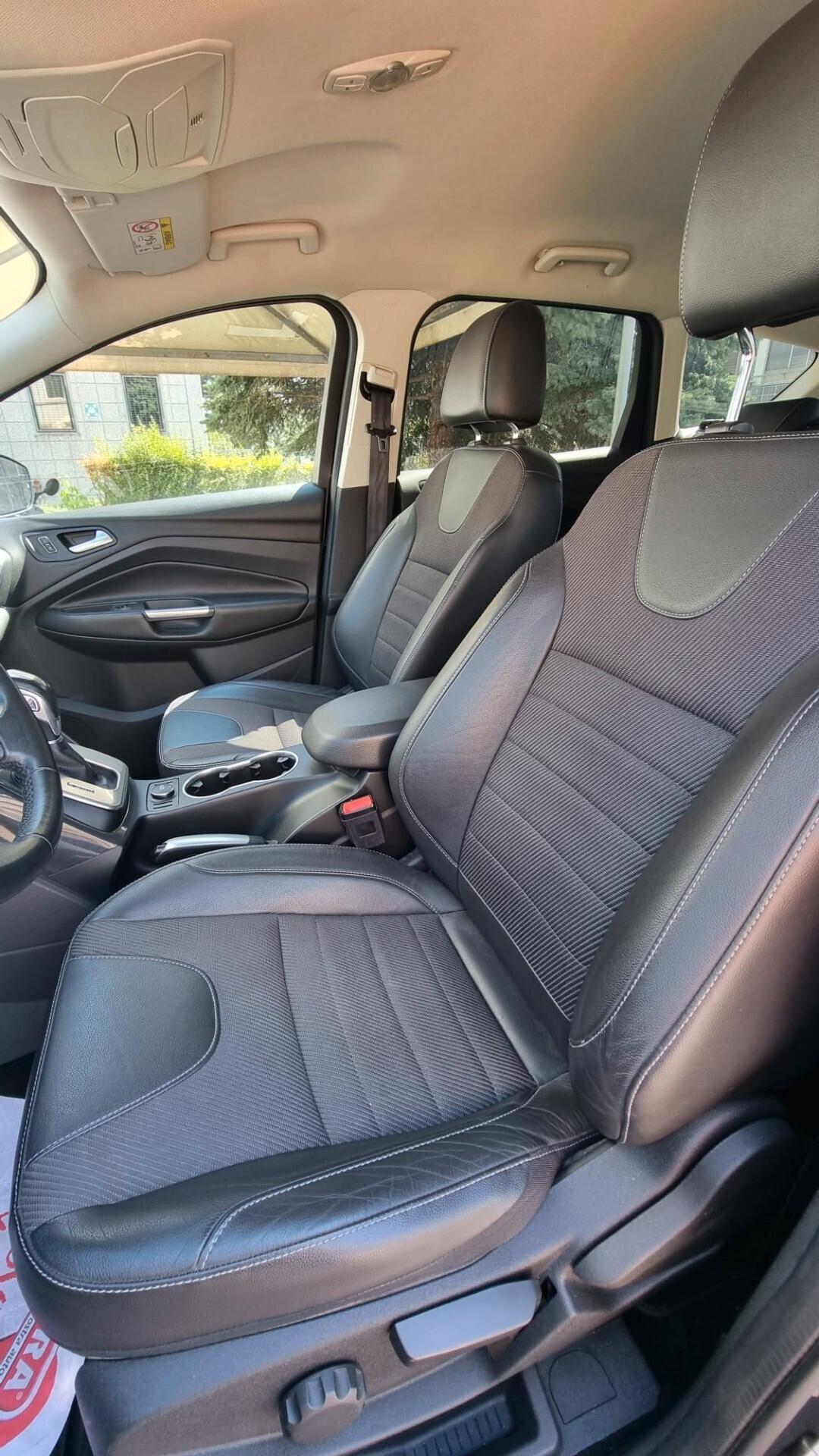 Ford Kuga 2.0 TDCI 150 CV S&S 4WD Powershift Titanium