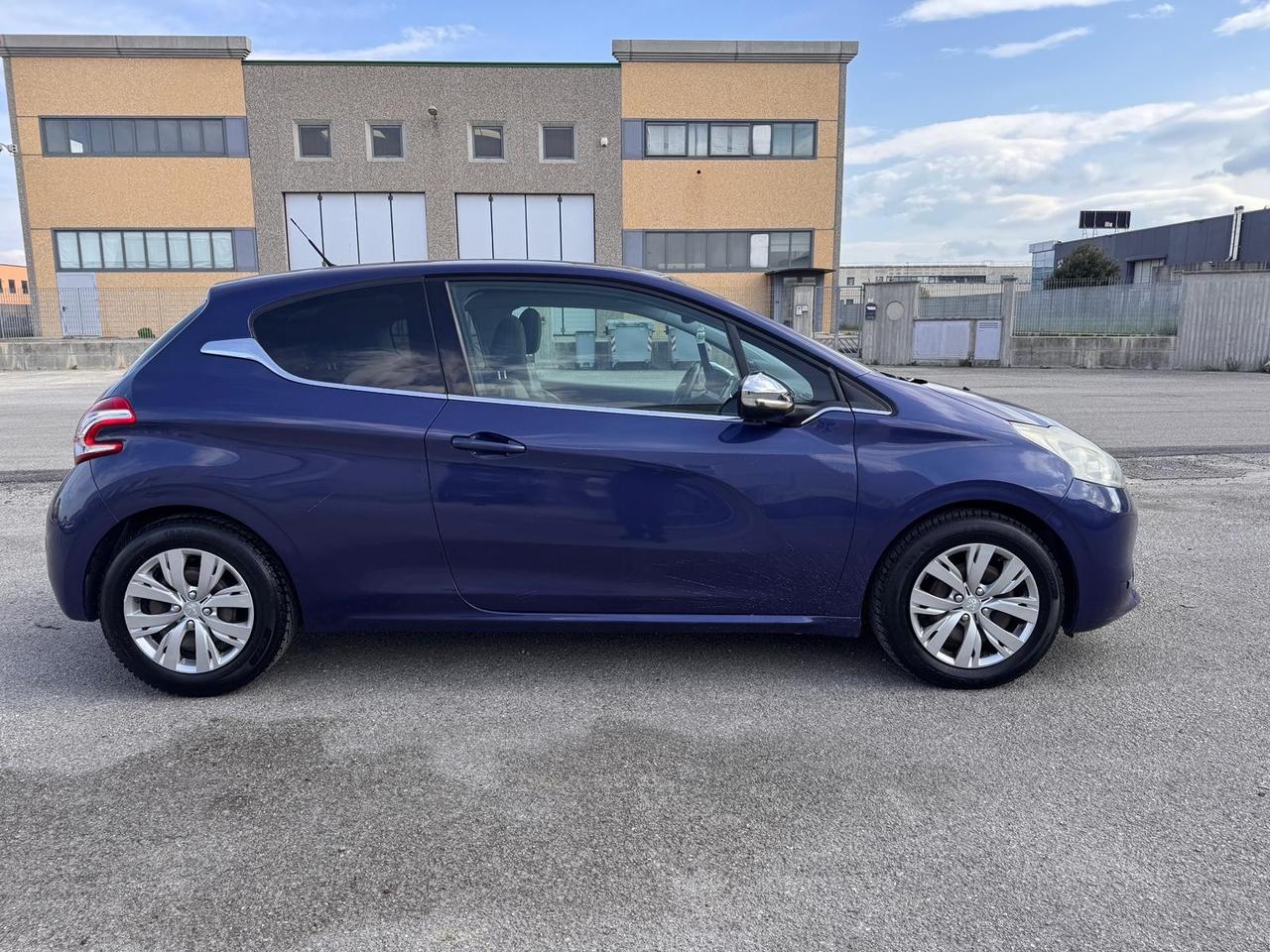Peugeot 208 1.4 HDi Allure AUTO IN CONTOVENDITA