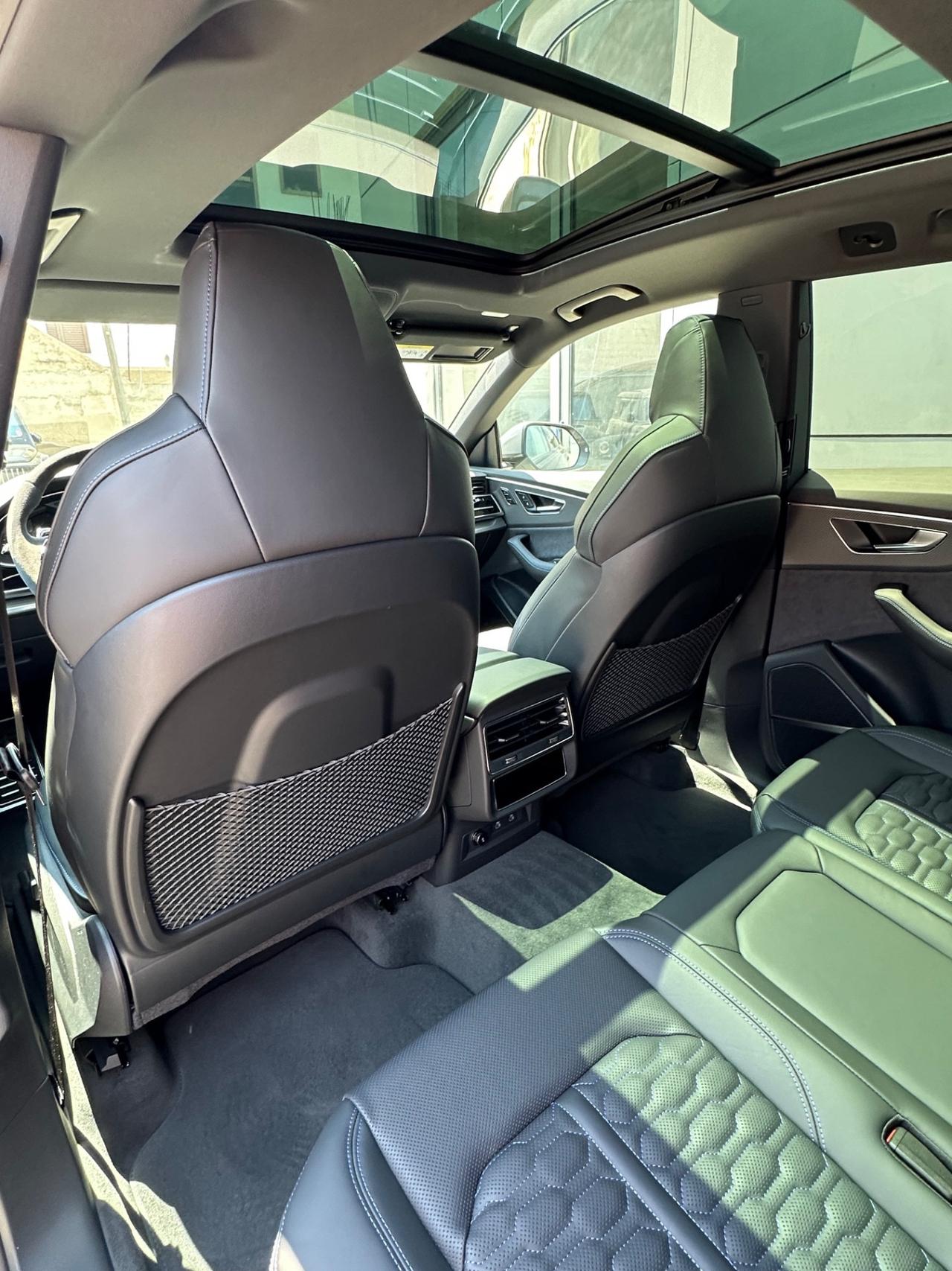 Audi RSQ8 performance possibilità noleggio no scoring