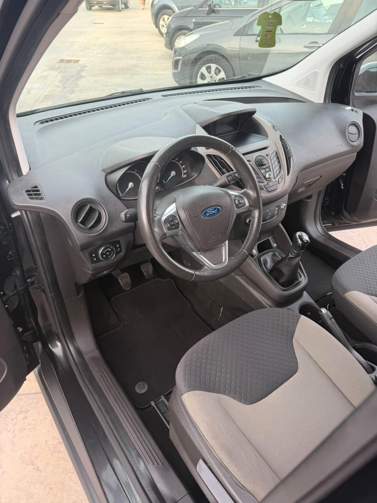 Ford Tourneo Courier 1.5 TDCI 75 CV Titanium