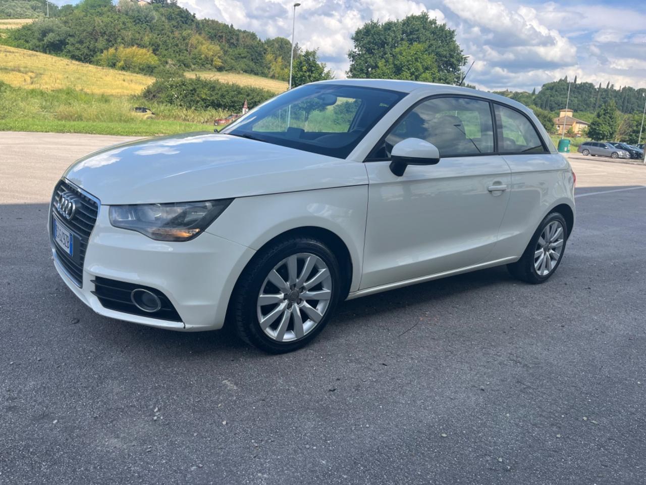 Audi A1 1.6 TDI 90 CV OK ANCHE NEOPATENTATI