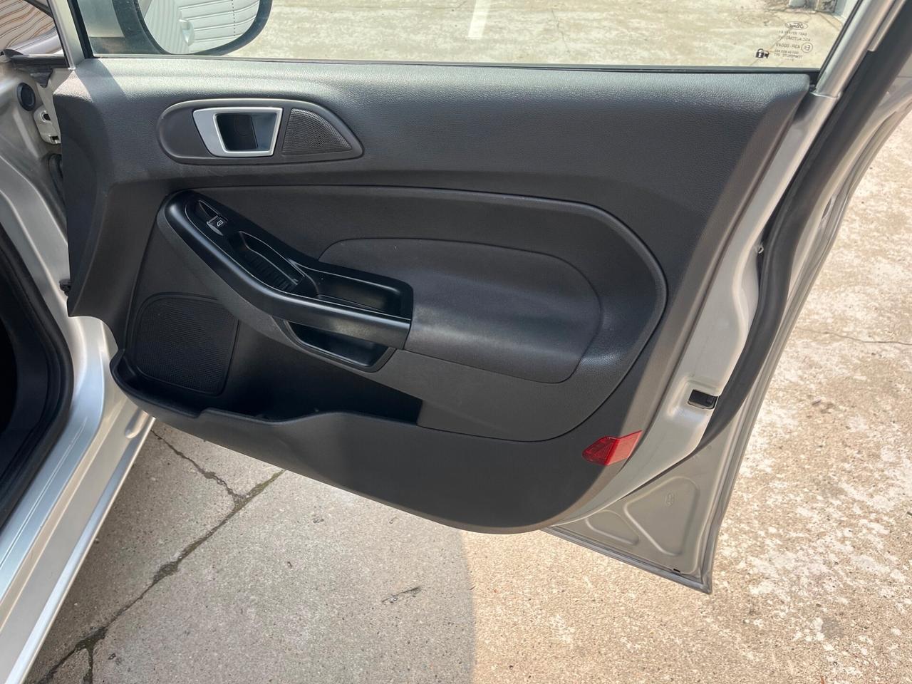 Ford Fiesta 1.5 TDCi 75CV 5 porte Titanium