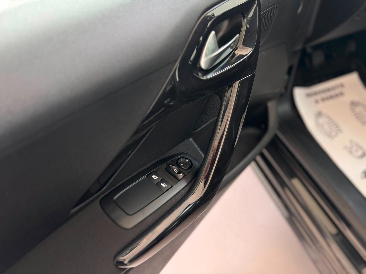 Peugeot 208 1.2 VTi 82 CV 5 porte Allure