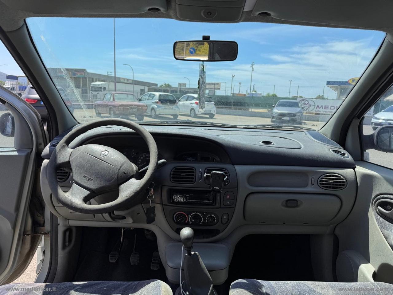 RENAULT Mégane Scénic 1.4 16V RXE