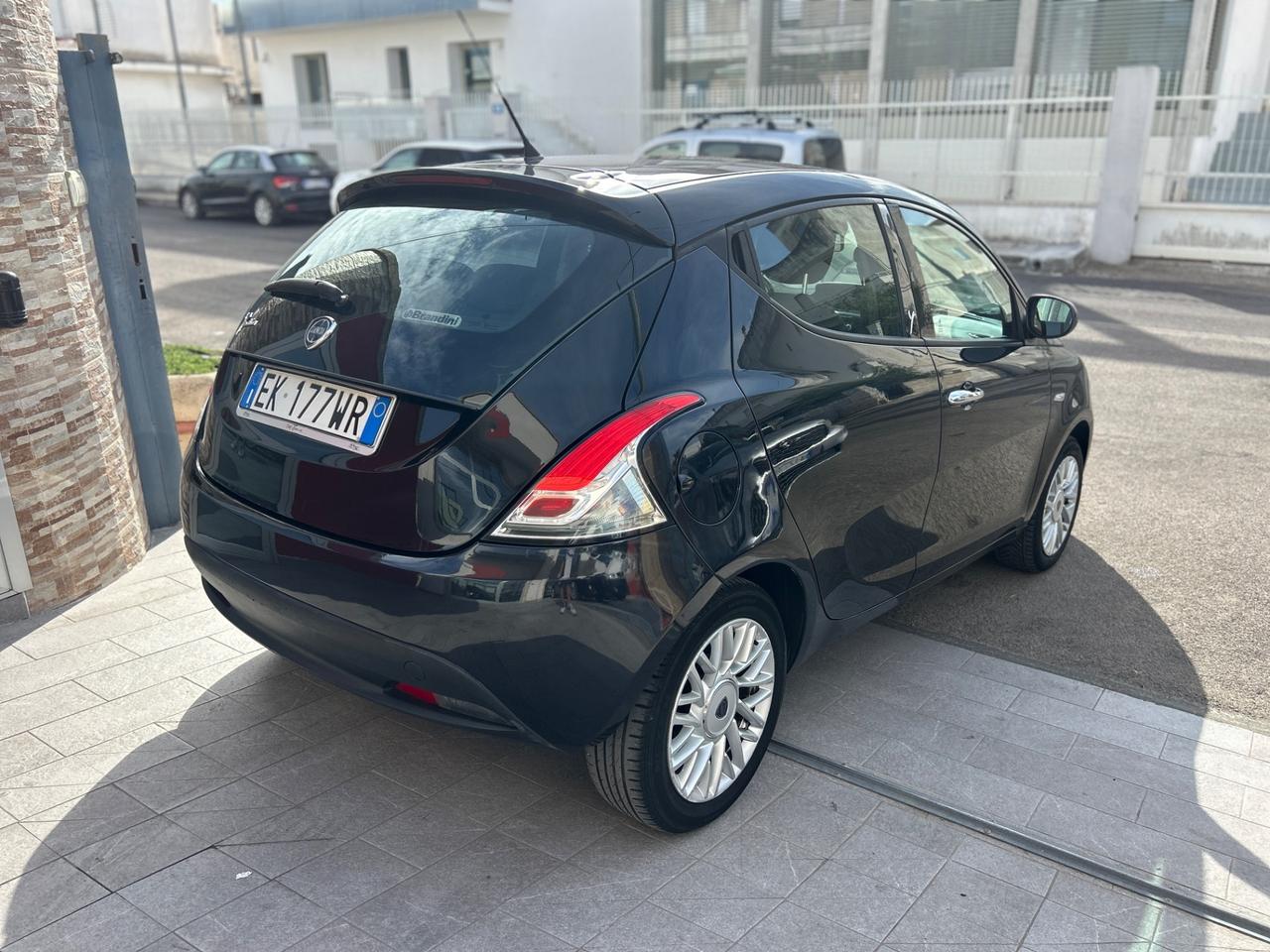 Lancia Ypsilon 1.2 69 CV 5 porte S&S Gold-2011