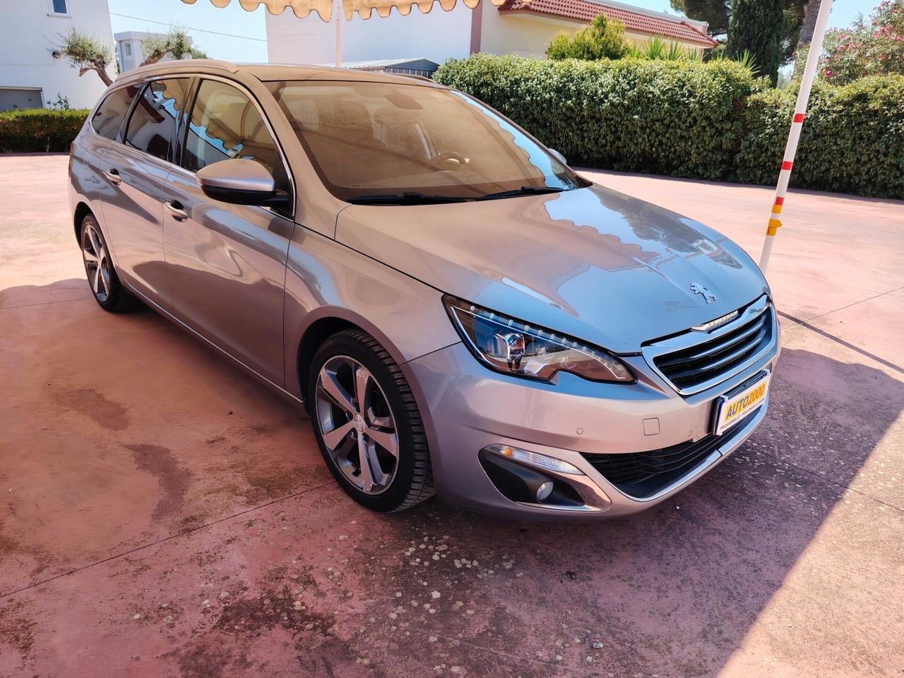 Peugeot 308 1.6 eHDi 115 SW Allure +tetto pan.