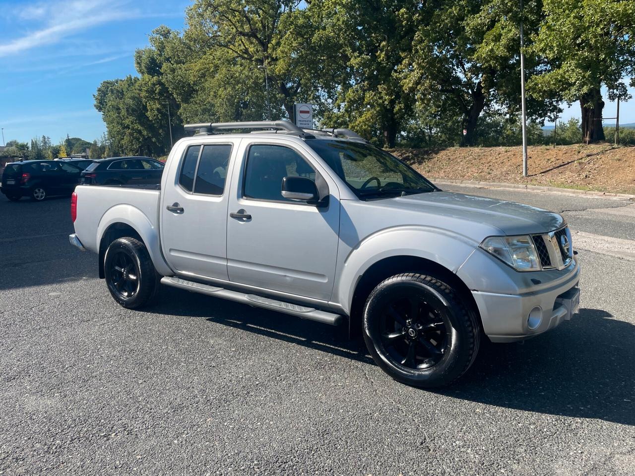 Nissan Navara 2.5 dCi 4 porte Double Cab LE CAMBIO AUTOMATICO + GANCIO TRAINO