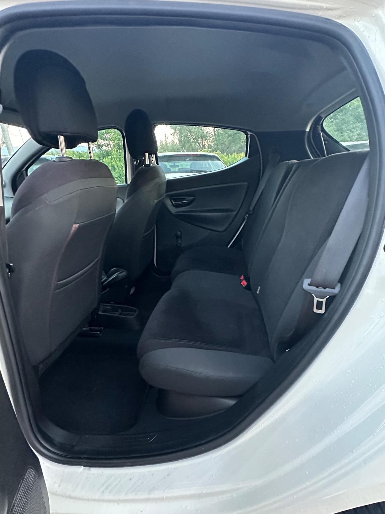 Lancia Ypsilon 0.9 TwinAir 85 CV 5 porte Metano Ecochic Elle