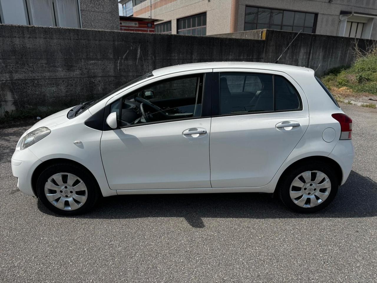 Toyota Yaris 1.0 5 porte Sol