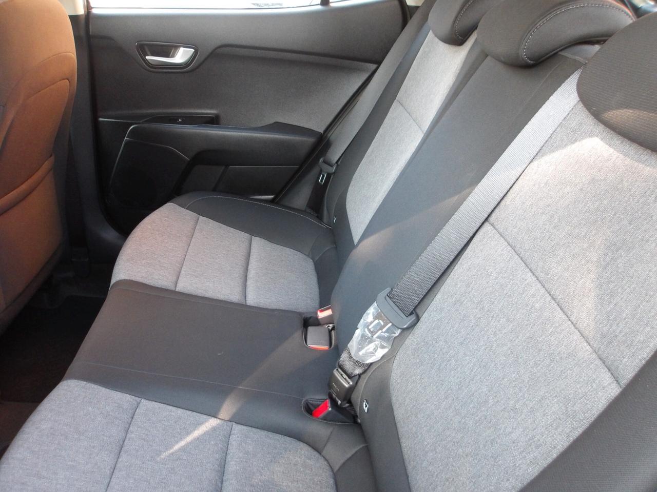KIA STONIC 1.2 BENZ-KM 18.000-2022