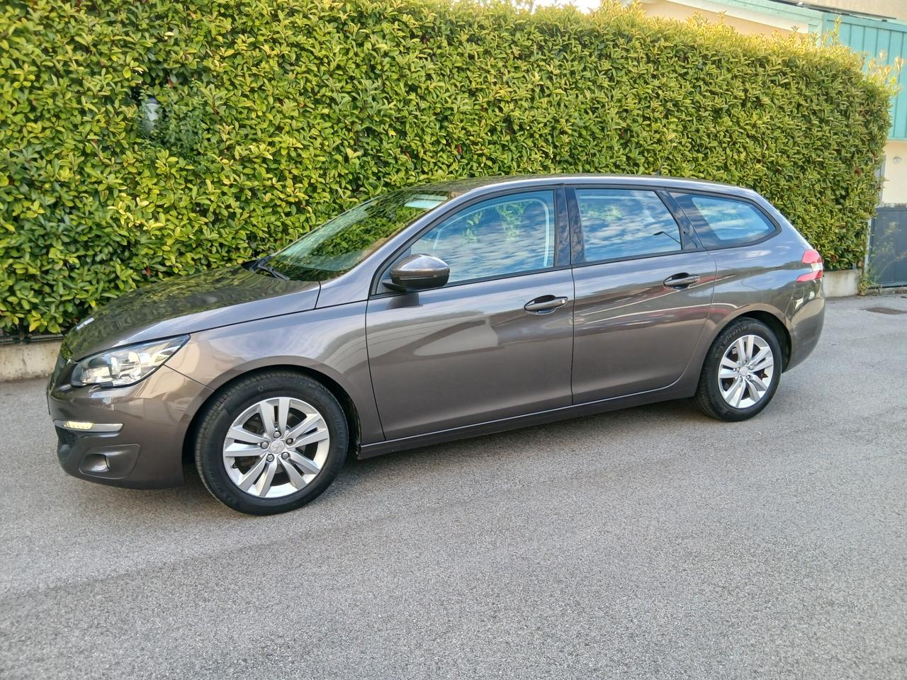 Peugeot 308 BlueHDi 115 cv allure sw tua a € 158 mese