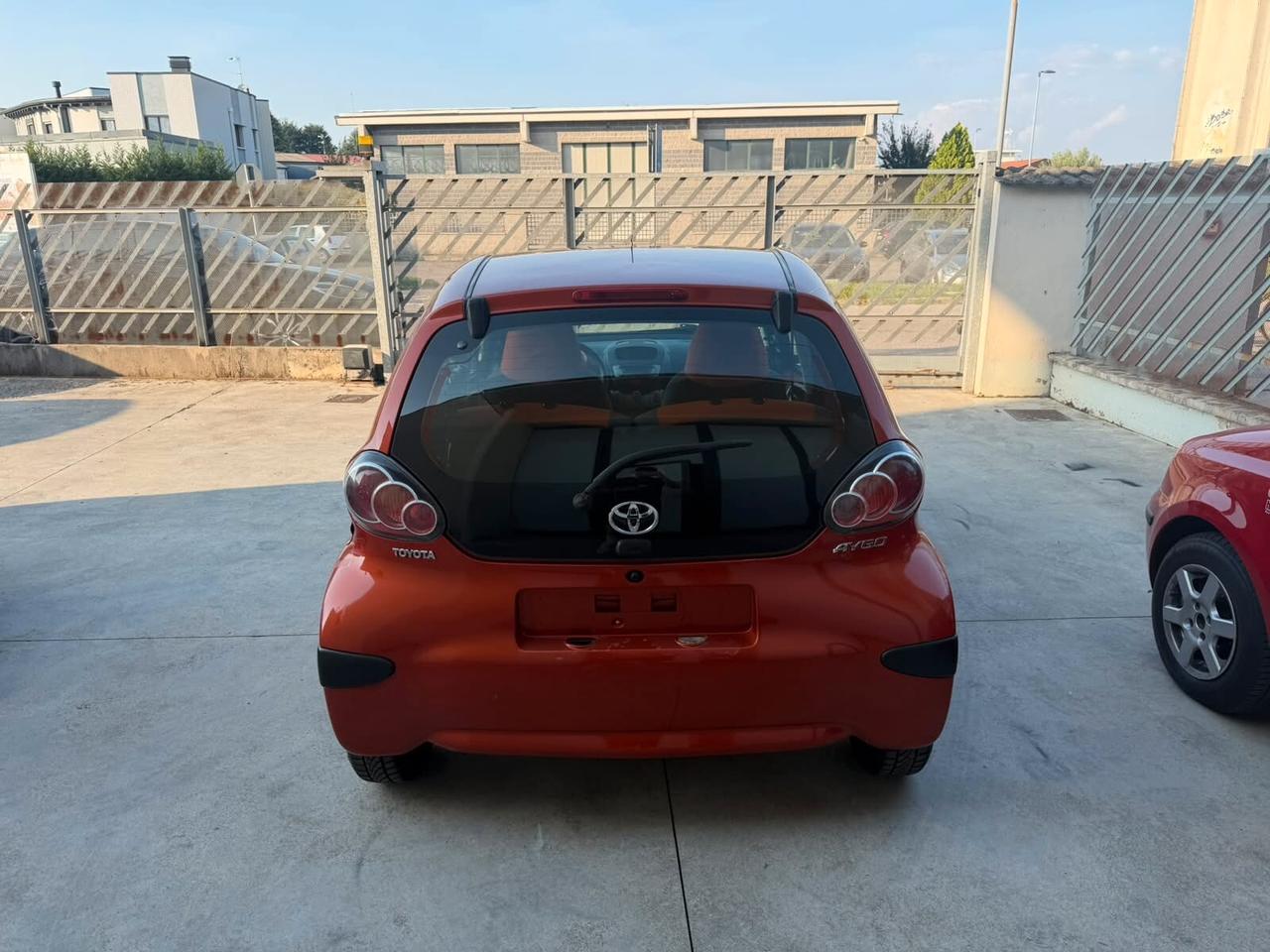 Toyota Aygo 1.0 12V VVT-i 5 porte Orange Connect MMT