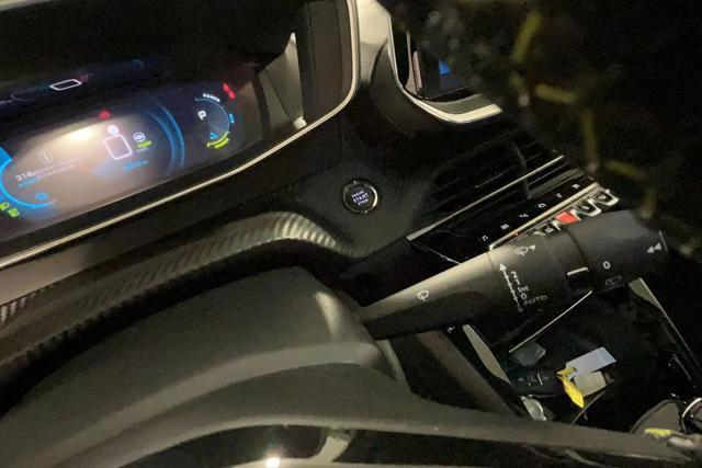 PEUGEOT 2008 motore elettrico 136 CV GT